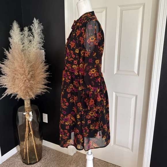 Molly Bracken Floral Mini Dress with bell tie sleeves
size Medium - Picture 4 of 12